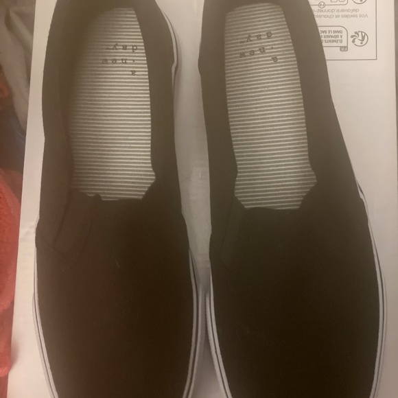Woman’s Slip On Shoes Size6 - Picture 2 of 7
